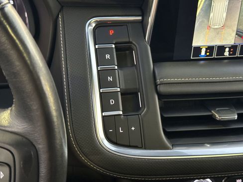 Used 2022 GMC Yukon XL SLT w/ SLT Premium Package image 26