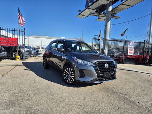 Used 2021 Nissan Kicks SV image 4