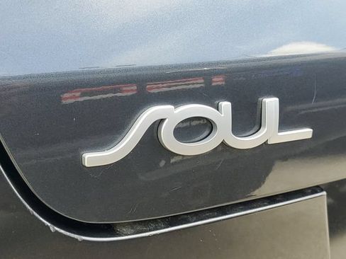 Used 2022 Kia Soul LX w/ Technology Package FWD image 5