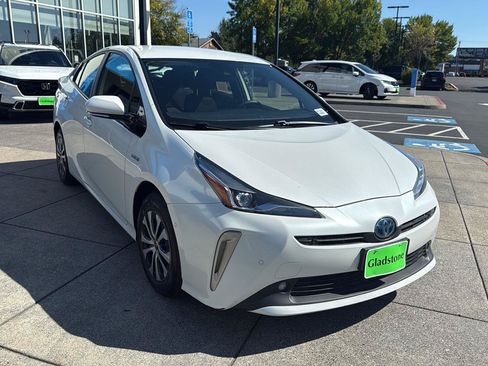Used 2019 Toyota Prius LE AWD/4WD image 4