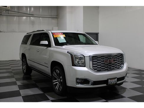 Used 2018 GMC Yukon XL Denali w/ Denali Ultimate Package image 3