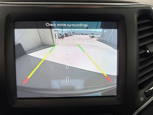 Used 2022 Jeep Cherokee Latitude Lux AWD/4WD image 25