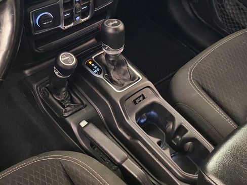 Used 2021 Jeep Wrangler Unlimited Sport image 18