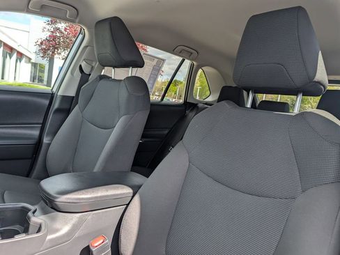 Used 2024 Toyota RAV4 LE AWD/4WD image 18