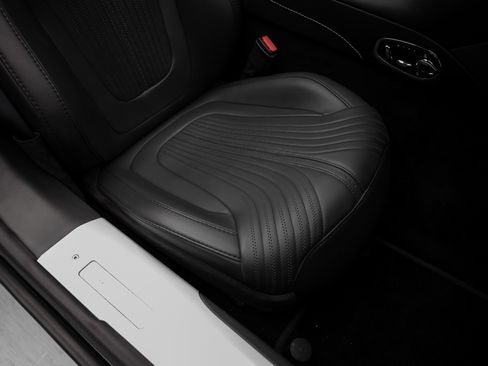 Used 2019 Aston Martin DB11 Volante RWD image 66