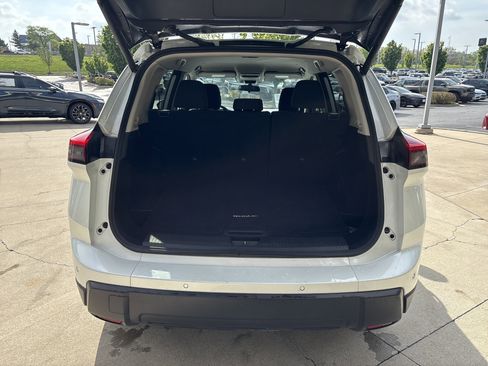 Used 2024 Nissan Rogue SV image 31