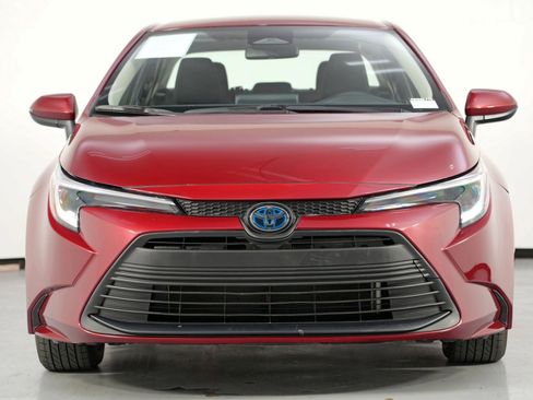 Used 2025 Toyota Corolla LE image 6