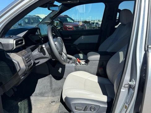Used 2024 Toyota Tacoma Limited w/ Limited Package (LT) AWD/4WD image 15