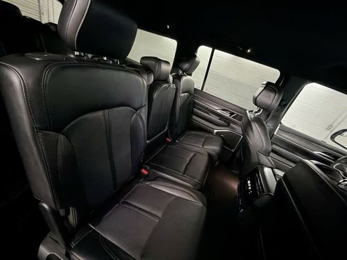 Used 2024 Jeep Wagoneer L Series II image 27