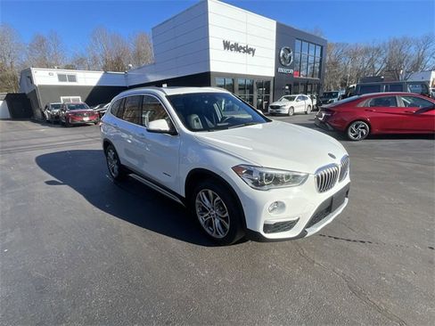 Used 2017 BMW X1 xDrive28i image 2