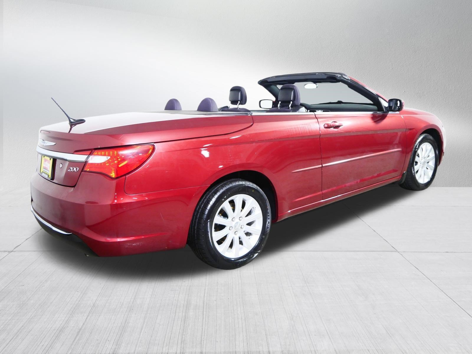 Used 2012 Chrysler 200 Touring FWD image 7