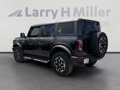 New 2025 Ford Bronco Outer Banks image 3