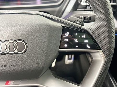 Used 2025 Audi Q4 e-tron Premium Plus w/ Premium Plus image 23