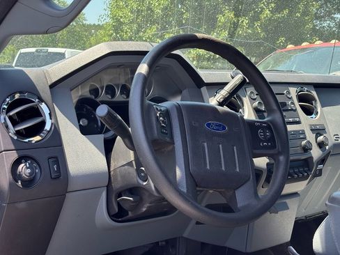Used 2014 Ford F250 XLT w/ XLT Premium Package AWD/4WD image 9