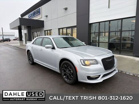 Used 2022 Chrysler 300 Touring L image 1