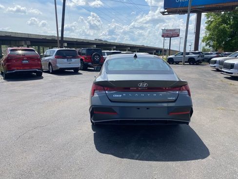 New 2025 Hyundai Elantra Limited FWD image 6