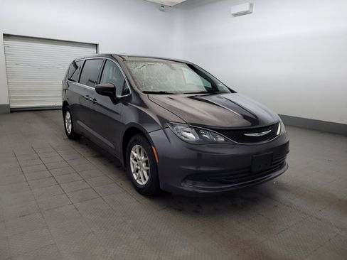 Used 2017 Chrysler Pacifica Touring FWD image 13