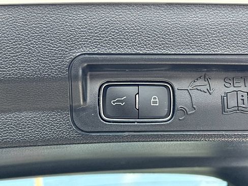 Certified 2023 Ford Explorer Limited AWD/4WD image 19