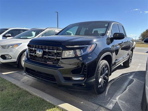 Used 2025 Honda Ridgeline Sport image 2
