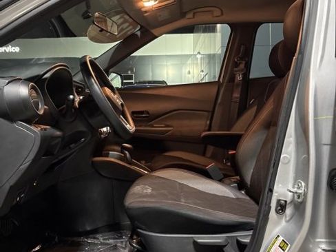 Certified 2018 Nissan Kicks S image 5