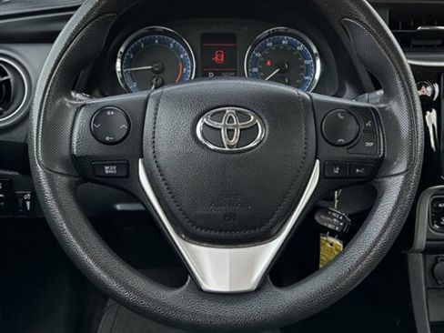 Used 2017 Toyota Corolla LE image 9