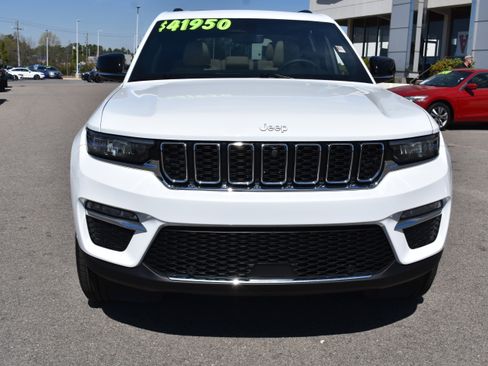 Used 2025 Jeep Grand Cherokee Limited w/ Luxury Tech Group II image 4