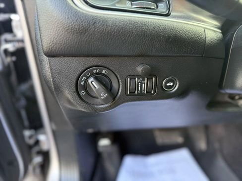 Used 2016 Dodge Challenger SXT image 18