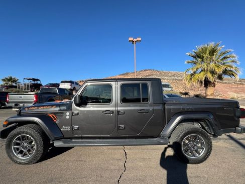 Used 2020 Jeep Gladiator Overland image 2
