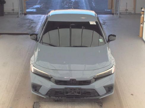 Used 2022 Honda Civic Sport image 2