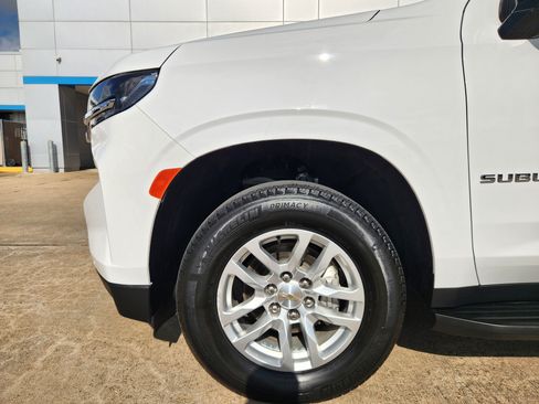 Certified 2024 Chevrolet Suburban LT RWD image 9