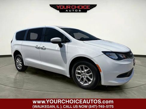 Used 2022 Chrysler Voyager LX FWD image 8