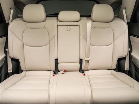 Used 2023 Genesis GV70 2.5T w/ Select Package image 15