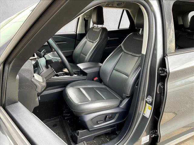 Used 2025 Ford Explorer Active w/ Active Comfort Package RWD image 22