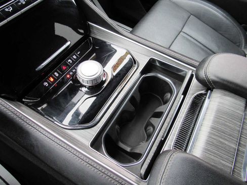 Used 2024 Jeep Wagoneer Series II w/ Flexible Seating Group image 17