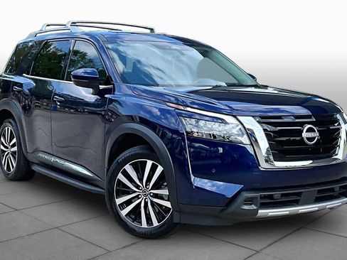 Used 2025 Nissan Pathfinder Platinum w/ Cargo Package AWD/4WD image 3