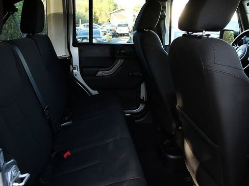 Used 2018 Jeep Wrangler Unlimited Sport w/ Connectivity Group AWD/4WD image 13