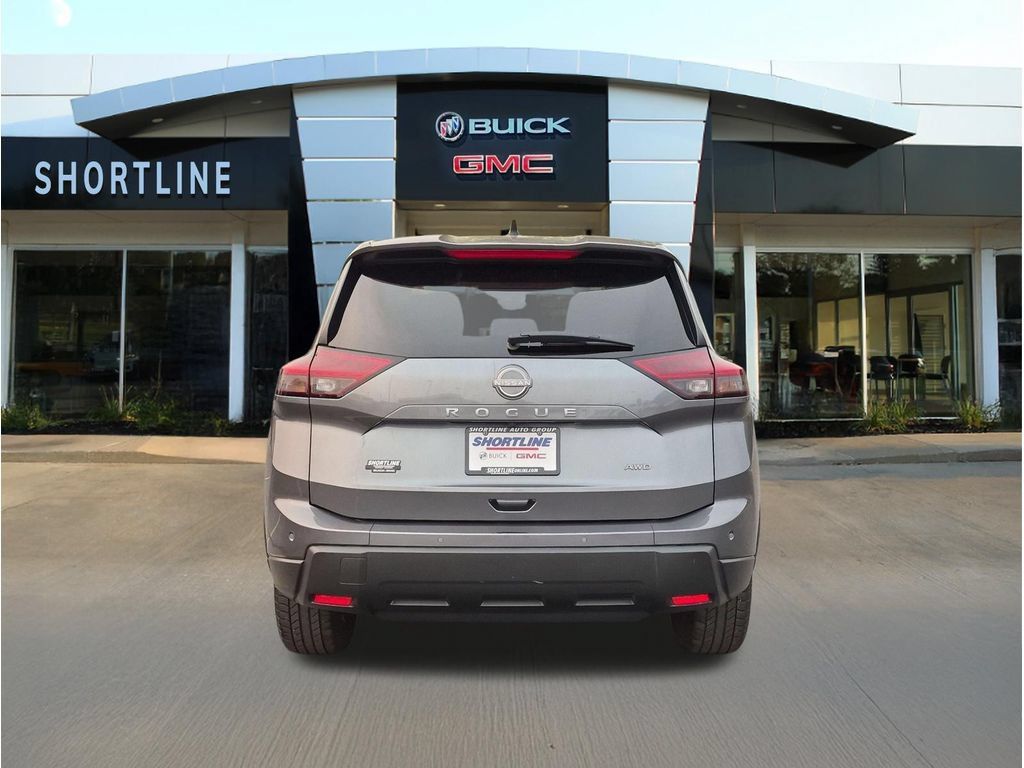 Used 2024 Nissan Rogue S AWD/4WD image 4