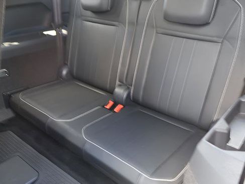 Certified 2022 Volkswagen Tiguan SE R-Line FWD image 15