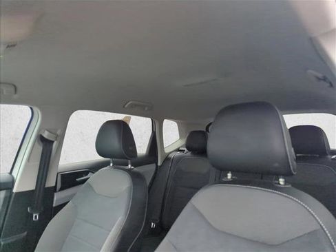 Used 2022 Volkswagen Taos SE image 16