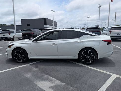 Used 2024 Nissan Altima 2.5 SR w/ SR Premium Package FWD image 6