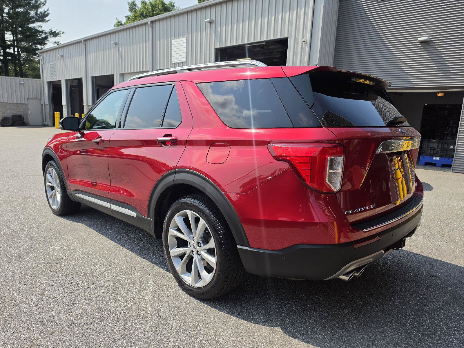 Used 2021 Ford Explorer Platinum w/ Equipment Group 601A AWD/4WD image 5