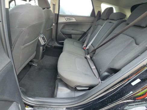 Used 2025 Kia Sportage LX FWD image 13