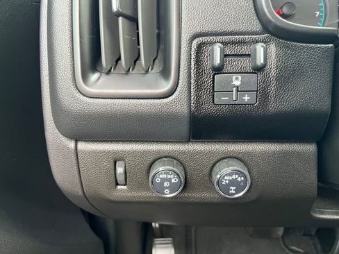 Used 2022 Chevrolet Colorado LT w/ Luxury Package image 40