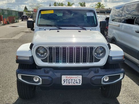 Used 2025 Jeep Wrangler Unlimited Sahara AWD/4WD image 2