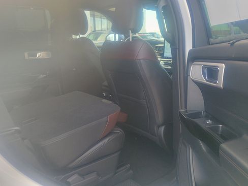 Certified 2022 Ford Explorer Platinum w/ Technology Package image 19