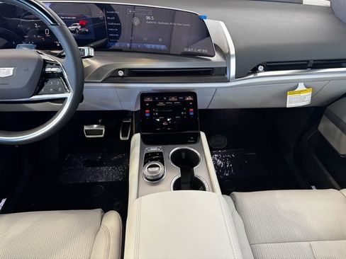 New 2026 Cadillac Vistiq Luxury image 2