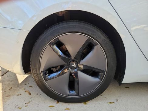 Used 2018 Tesla Model 3 Long Range image 16