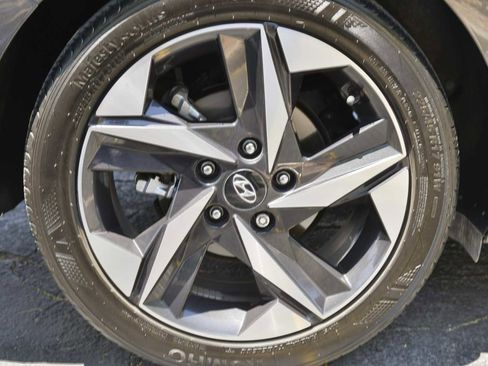 Used 2021 Hyundai Elantra SEL w/ Convenience + Premium Package image 24