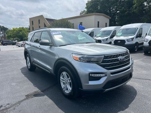Certified 2023 Ford Explorer XLT w/ Equipment Group 202A AWD/4WD image 3