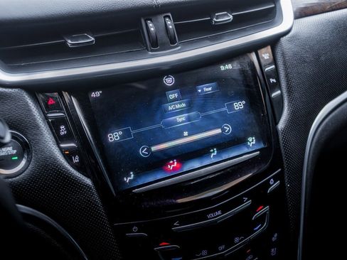 Used 2013 Cadillac XTS Premium image 28